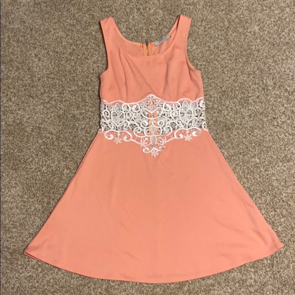 - Solemio Las Angeles coral and white minidress